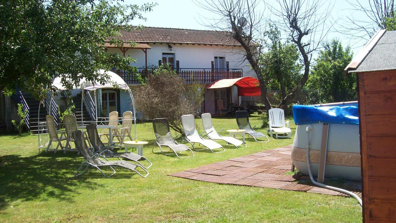 Leclosdipontine L'Ecole Des Demoiselles Pontgibaud Exterior photo